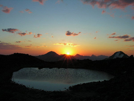 Рассвет.Небольшое озеро около базового лагеря. Кабардино-Балкария, Россия