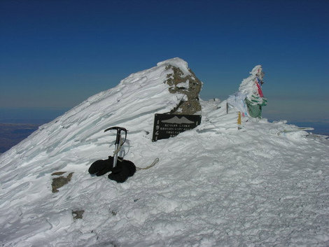 Высшая точка Западной вершины (5642 м). Кабардино-Балкария, Россия
