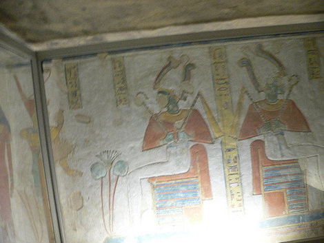 Настенные рисунки в гробнице. Луксор, Египет