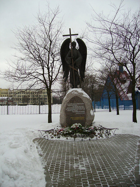 Тот же памятник зимой Санкт-Петербург, Россия