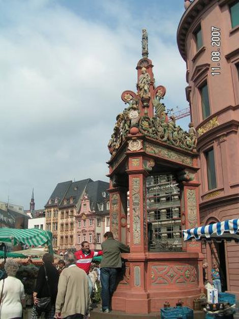 На главной площади Майнц, Германия