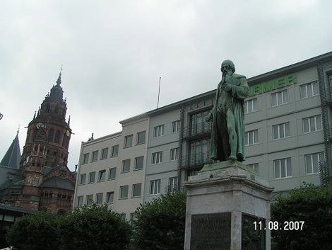 Памятник Гуттенбергу Майнц, Германия