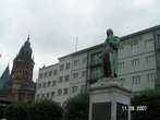 Памятник Гуттенбергу
