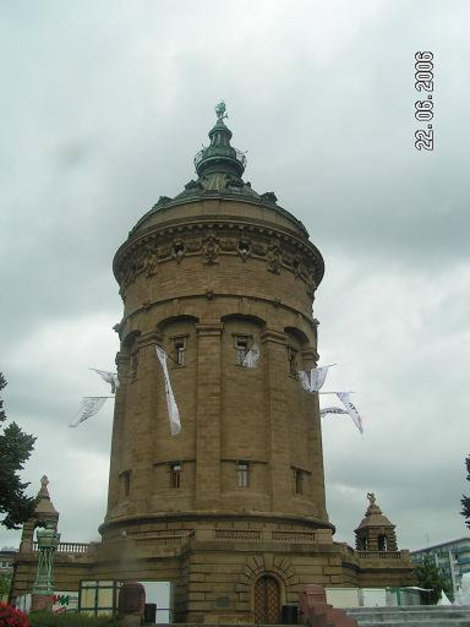 Башня Wasserturm, символ города Мангейм, Германия