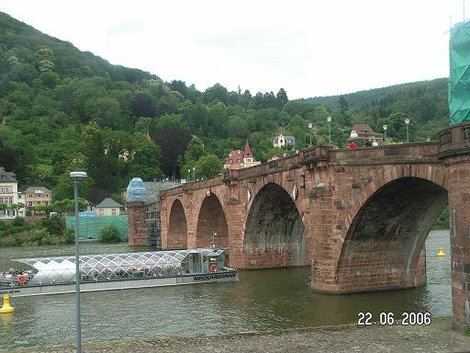 Мост и прогулочный кораблик Гейдельберг, Германия