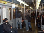 Миланское метро. По нашим наблюдением, две трети пассажиров — мигранты