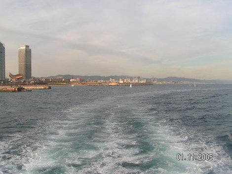 Море за кормой Барселона, Испания