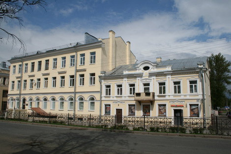 Старинные дома на Дворцовом проспекте. Ломоносов, Россия