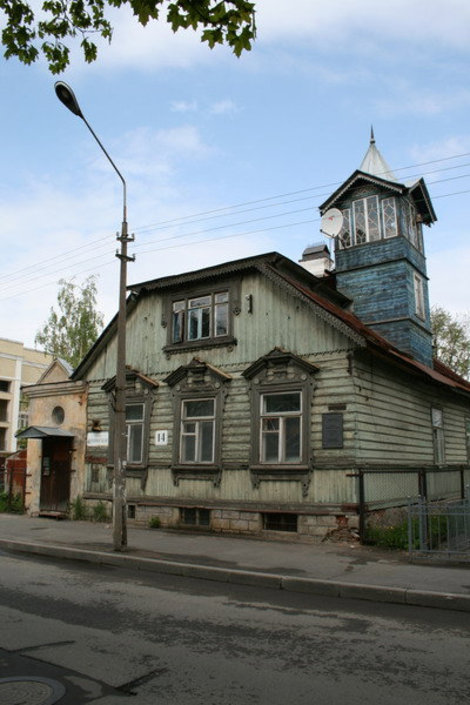 Дом Мельникова, построен в середине 19 в. Ломоносов, Россия