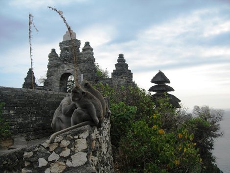 Храм Улувату и танец Кечак (Качак). Убуд, Индонезия