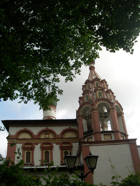 Церковь Трех Святителей на Кулишках Москва, Россия