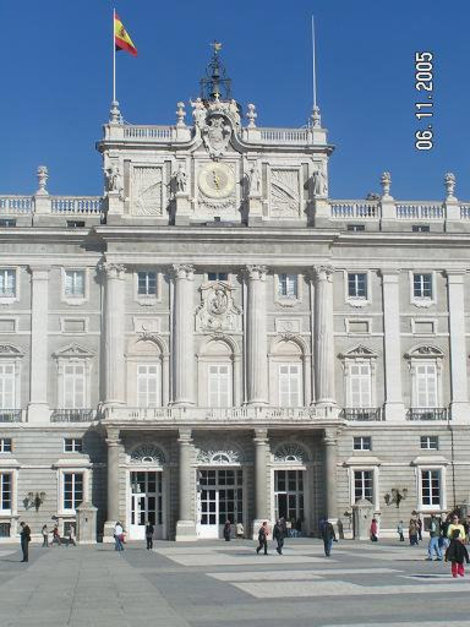 Парадный фасад дворца Мадрид, Испания