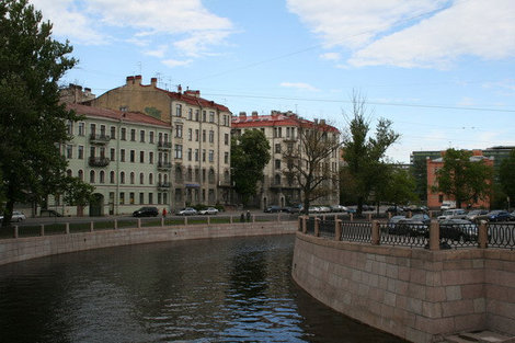 Набережная реки Карповка в районе Силина моста. Санкт-Петербург, Россия