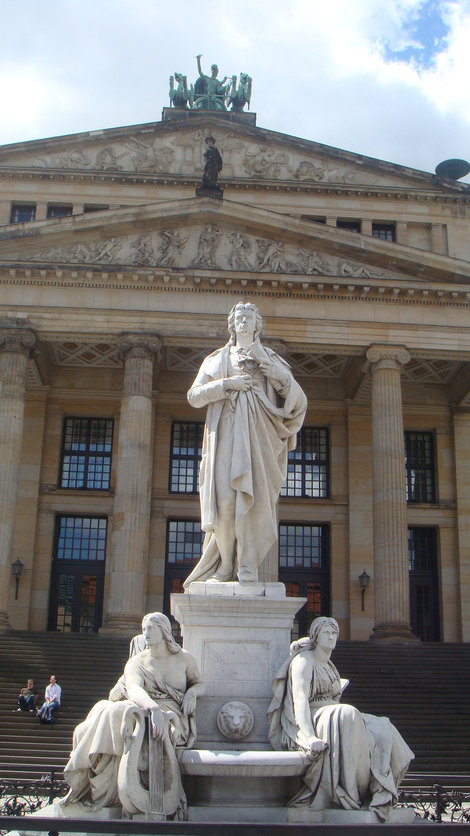 Памятник Шиллеру у Концертного зала Берлин, Германия