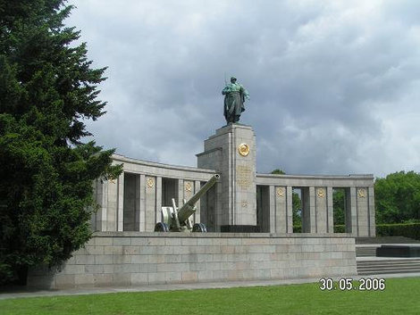 Памятник советским воинам Берлин, Германия