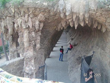 Искусственная пещера Барселона, Испания