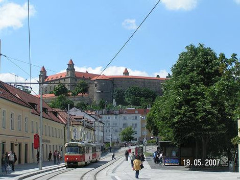Замок доминирует над городом Братислава, Словакия