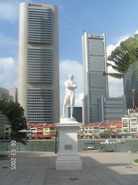 Памятник основателю Сингапура Сингапур (город-государство)