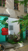 Когда-то у уличных художников имелось большое поле деятельности — Берлинская стена