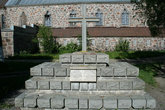 Памятный крест погибшим финам, погибшим на этом месте во 2-ой мировой войне.