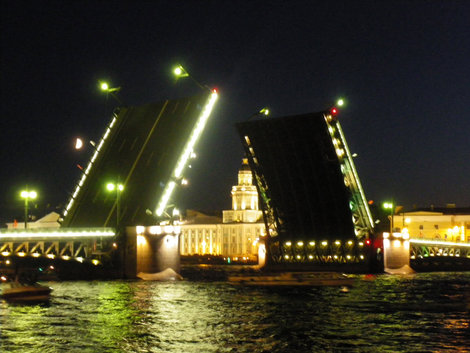 Разводка Дворцового моста Санкт-Петербург, Россия