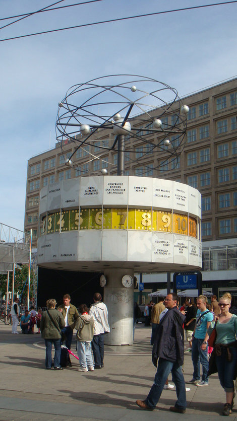 Часы с мировым временем Берлин, Германия