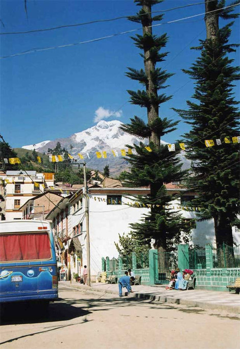 Вид из центра Сораты на пик Шульце Боливия