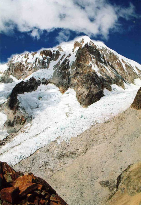 Вид с перевала Рохо на пик Илльямп Боливия