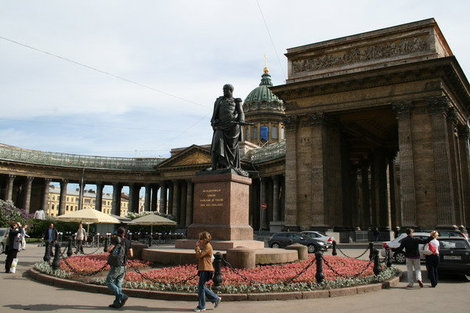 Памятник Барклаю де Толли у Казанского собора. Санкт-Петербург, Россия