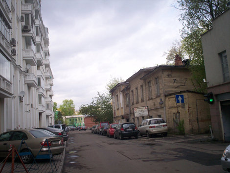 Третий Зачатьевский сегодня; справа тот же домик Москва, Россия