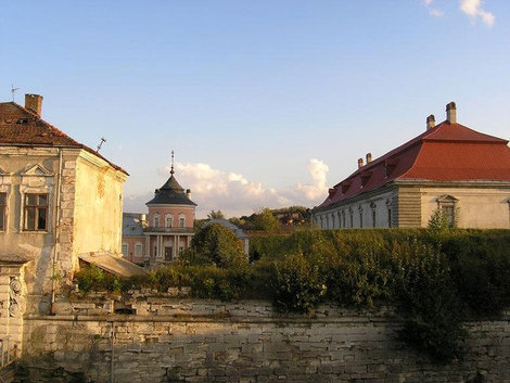 Замок в Золочеве Подгорцы (Бродовский район), Украина