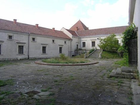 Внутренний двор замка в Свирже Львовская область, Украина