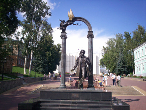 Памятник А.С.Пушкину на Московском спуске.
