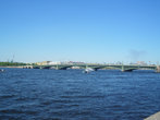 Вид с Дворцовой набережной на Троицкий мост