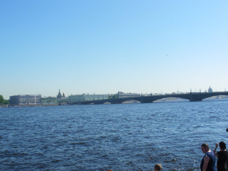 Вид с Петровской набережной на Троицкий мост