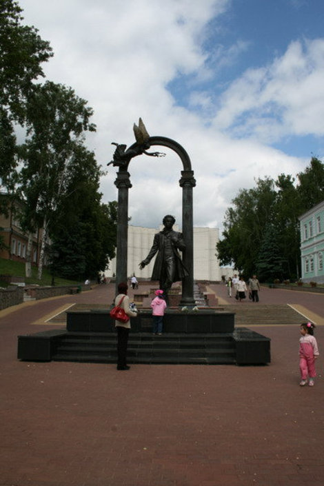 Памятник А.С.Пушкину на Московском спуске.