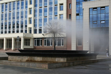 Фонтан Одуванчик — один из самых первых фонтанов города. Саранск, Россия
