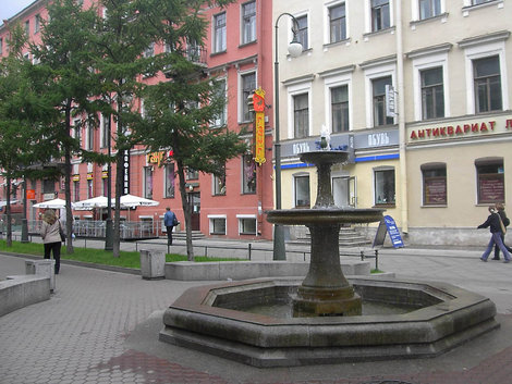 Один из фонтанов. Санкт-Петербург, Россия
