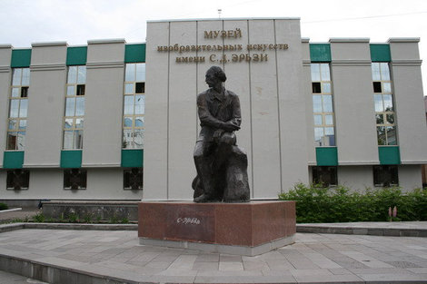 Памятник С.Д.Эрьзе возле музея. Саранск, Россия