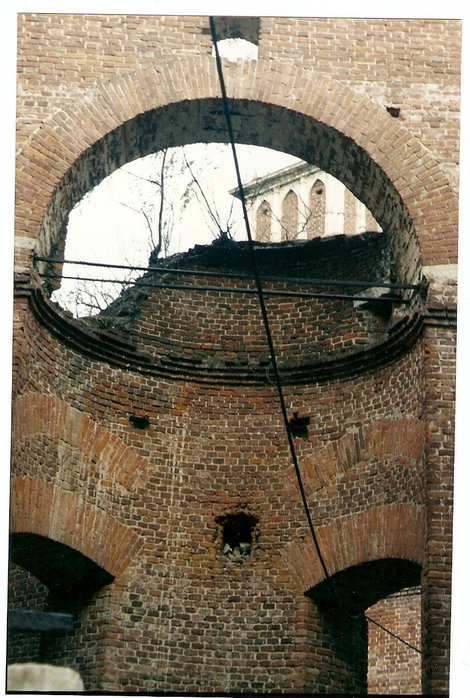 2002. В развалинах Большого дворца Москва, Россия