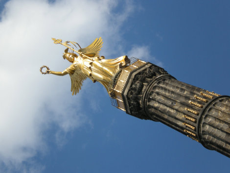 самая высокая женщина Берлина — Золотая Эльза. Берлин, Германия