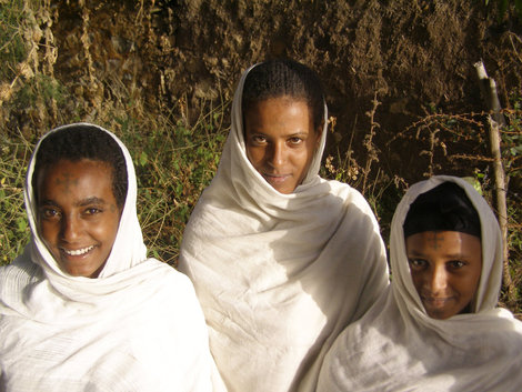 Крест монашки носят в виде татуировки на лбу Эфиопия