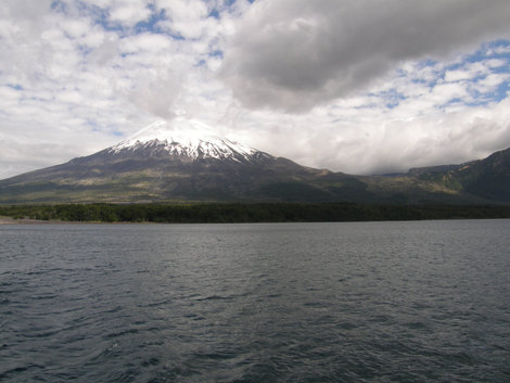 Пуэрто-Варас — край горных хребтов и голубых озёр Пуэрто-Варас, Чили