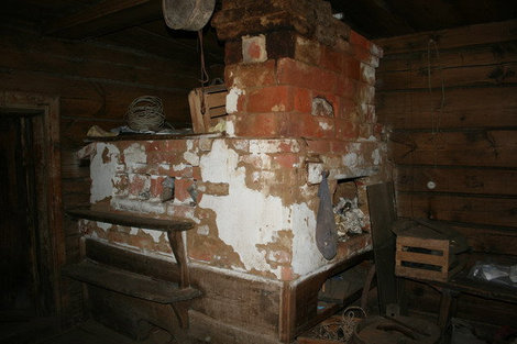 Печка в старом доме 1900 года постройки. Ковылкино, Россия