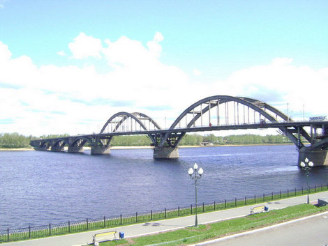 Символ Рыбинска. Волжский мост. Построен в 1963 году Рыбинск, Россия