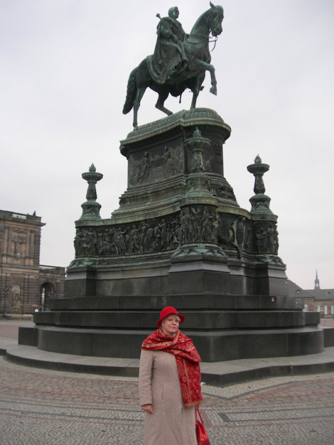 Театральная площаль с памятником королю Иоганну Дрезден, Германия