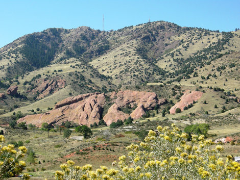 Вид на долину красных скал от Хребта динозавров.