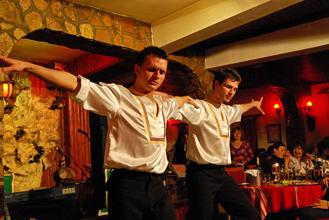 Фольклорная программа в болгарском ресторане, курорт Велинград Кюстендилская область, Болгария