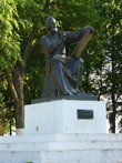 Рублев расписывал Успенский собор. Памятник ему — в центре Владимира.