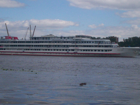 Один из самых больших речных кораблей Москва, Россия